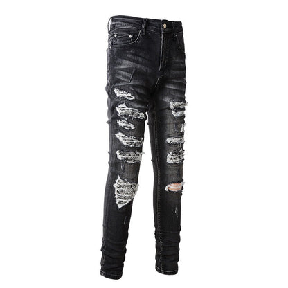 #852 Les jeans High Street sont remplis de trous et de patchs. Jeans slim et fins 