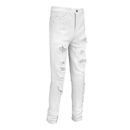 Jean blanc moulant pour homme avec strass et patchwork pour un style urbain 